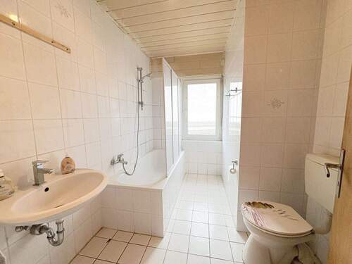 Badezimmer (EG) - 