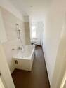 Badezimmer - 3 Zimmer Etagenwohnung zur Miete in Eilenburg