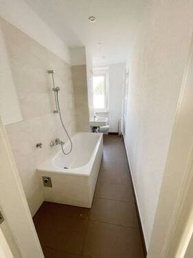 Badezimmer - 3 Zimmer Etagenwohnung zur Miete in Eilenburg