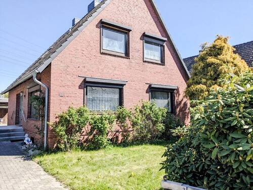 Ansicht vorn - Einfamilienhaus mit Ausbaupotential auf großem Grundstück zu verkaufen