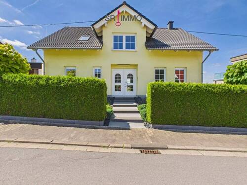 Bild 1 - Hochwertiges Familienhaus mit Panoramablick in Mettlach-Saarhölzbach