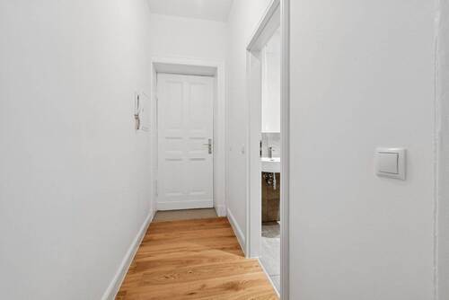 Flur - 2 Zimmer Etagenwohnung zum Kaufen in Berlin