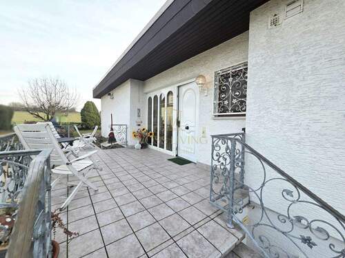 Eingangsbereich EG - 8 Zimmer Einfamilienhaus zum Kaufen in Karben