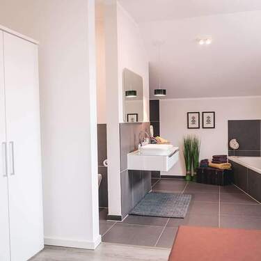 Badezimmer - Einfamilienhaus mit 99,00 m&sup2; in Pegau zum Kaufen