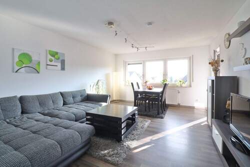 Wohnzimmer - 3 Zimmer Etagenwohnung in Lehrensteinsfeld