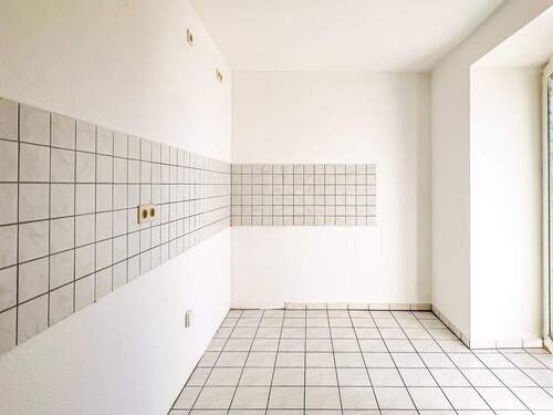 Küche mit Balkonzugang - 