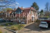 Frontalansicht - Endreihenhaus mit Photovoltaik, Wintergarten und Carport