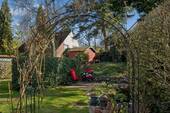 Romantischer Rosenbogen - 