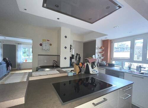 Küche EG - Ideal zur Eigennutzung und zusätzlicher Vermietung. Wohnhaus mit drei Wohneinheiten und zwei Garagen. 724 m² Grund...