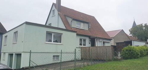 Garage Westseite - 7 Zimmer Einfamilienhaus zum Kaufen in Riedenheim