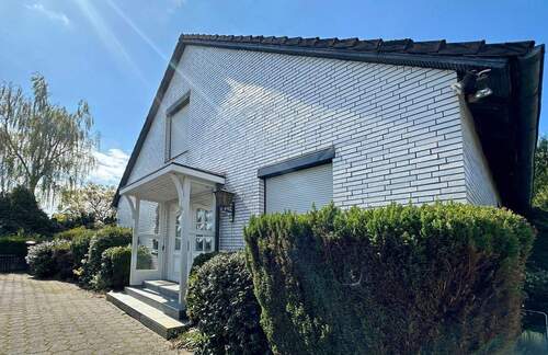 Hauseingang - 5 Zimmer Einfamilienhaus zum Kaufen in Kröppelshagen-Fahrendorf
