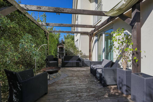 Terrasse mit Feuerstelle und Schwenkgrill - 5 Zimmer Einfamilienhaus in Karlsruhe