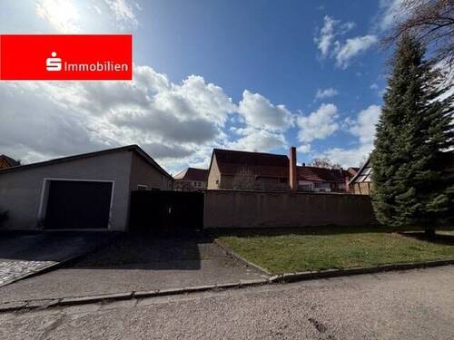 Grundstückszufahrt - Garage - Einfamilienhaus mit 190,00 m&sup2; in Großrudestedt zum Kaufen