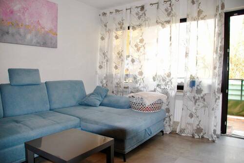 Wohnzimmer mit Balkon - Hohwertig renovierte 3,5 Zi. Wohnung mit Balkon und Garage in ruhiger Lage von Herdecke
