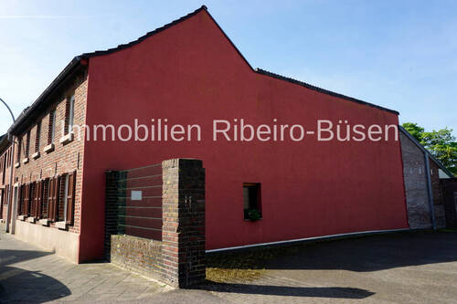 Die Seitenansicht - 6 Zimmer Einfamilienhaus in Mönchengladbach