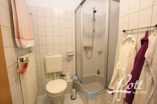 Badezimmer im Dachgeschoss - 