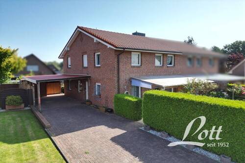 Drohnenaufnahme - +++ Doppelhaushälfte mit zwei Wohnungen und neuwertiger Heizung in guter Lage von Augustfehn! +++