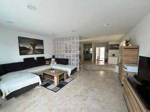 Wohnzimmer, Sicht zum Eingang - Etagenwohnung mit 90,00 m&sup2; in Forchtenberg zum Kaufen