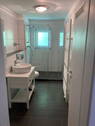 Bad mit Walk-In-Dusche - Sonnige Südlage 3 Zimmer - 156.500,00&nbsp;EUR Kaufpreis, ca.&nbsp; 77,50&nbsp;m&sup2;&nbsp;Wohnfl&auml;che