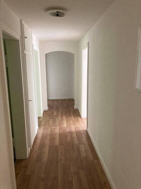 Flur Blick von Wohnungseingang - 3 Zimmer Etagenwohnung in Triberg