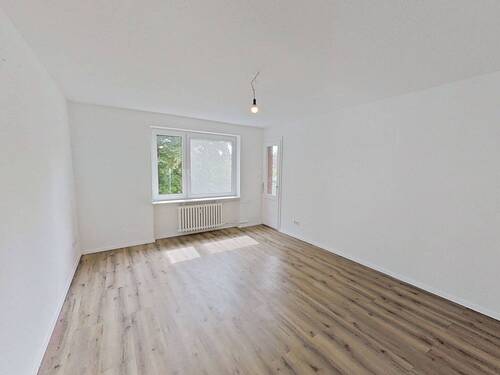 Ansicht I: Wohn- und Esszimmer - Geräumige 3-Zimmer-Wohnung mit EBK und BALKON