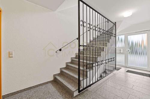 Treppe zur Wohnung - Etagenwohnung mit 86,00 m&sup2; in Frechen zum Kaufen