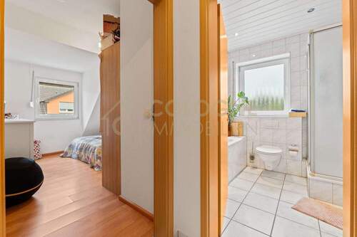 Flurstück zu Schlaf- und Badezimmer - 