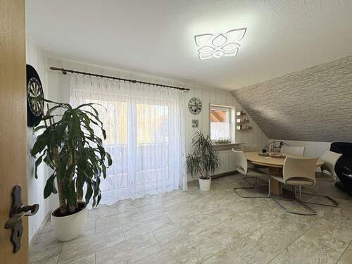 Esszimmer (OG) - 8 Zimmer Einfamilienhaus in Grünberg