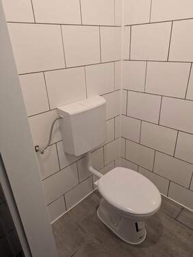 Neuer Toilettenraum - 