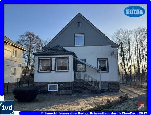 Hausansicht - Grundsolides Einfamilienhaus mit großem Entwicklungspotential im Zentrum von Neuenhagen