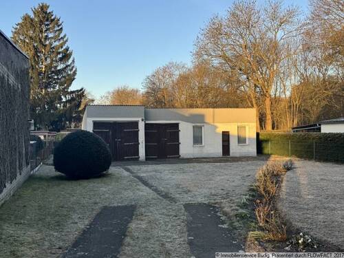 Garagen und Nebengebäude - 4 Zimmer Einfamilienhaus in Neuenhagen