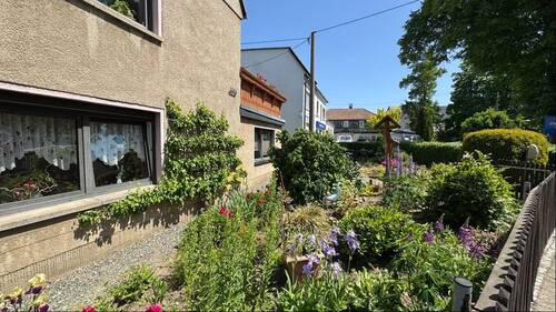 Vorgarten - 6 Zimmer Einfamilienhaus zum Kaufen in Cunewalde