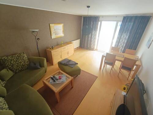 Zimmer mit Zugang zum Balkon - Etagenwohnung mit 78,00 m² in Koserow zum Kaufen