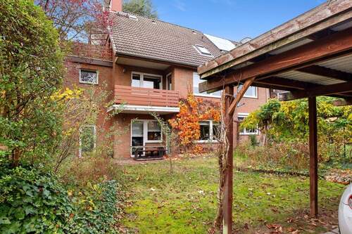 Rückansicht mit Carport - 