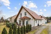 Blick vom Weg Richtung Eingang - 