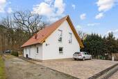 Parkplatz hinterm Haus - 