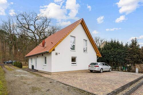 Parkplatz hinterm Haus - 