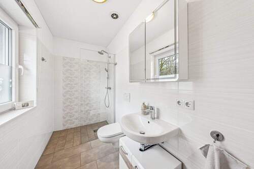 Gästebad mit Dusche - 