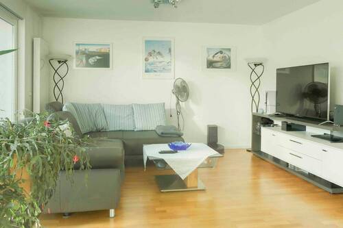 Wohnzimmer - 3 Zimmer Etagenwohnung zum Kaufen in Stuttgart