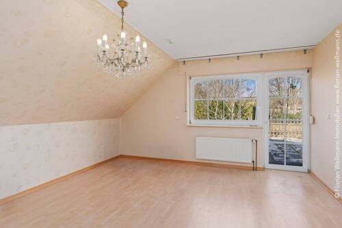 18,66 m² Wohnzimmer im Dachgeschoss mit Zugang zur Dachterrasse - 