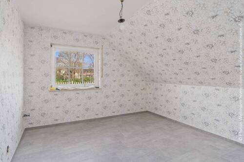 11,85 m² Küche im Dachgeschoss (Fußboden bereits erneuert) - 