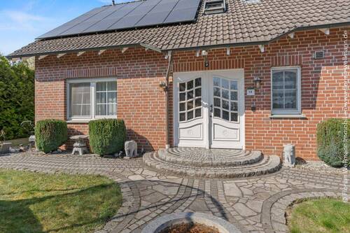 Mehrere Zugangsmöglichkeiten ins Haus - 7 Zimmer Mehrfamilienhaus, Wohnhaus zum Kaufen in Lienen