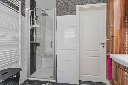 7,88 m² Badezimmer saniert in 2016 inkl. ebenerdiger Dusche mit Sitzmöglichkeit - 