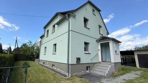 Front- und Seitenansicht - 4 Zimmer Einfamilienhaus zum Kaufen in Leutersdorf
