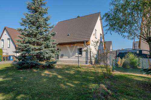 Hausansicht von Straße - 4 Zimmer Einfamilienhaus in Berlin-Pankow