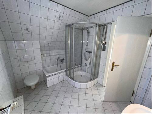 Badezimmer im Dachgeschoss - 