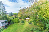 Garten mit Baumhaus - 