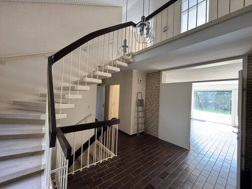 Treppe zum Dachgeschoss mit Galerie - 