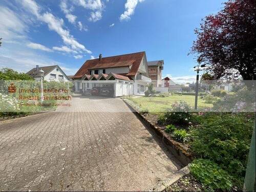 Zufahrt zu den Carports - 