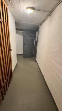 gepflegter Kellerzugang - 